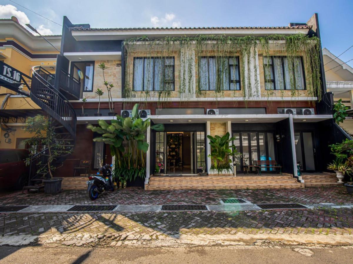 Casa Ts 16 Hotel Malang Ngoại thất bức ảnh