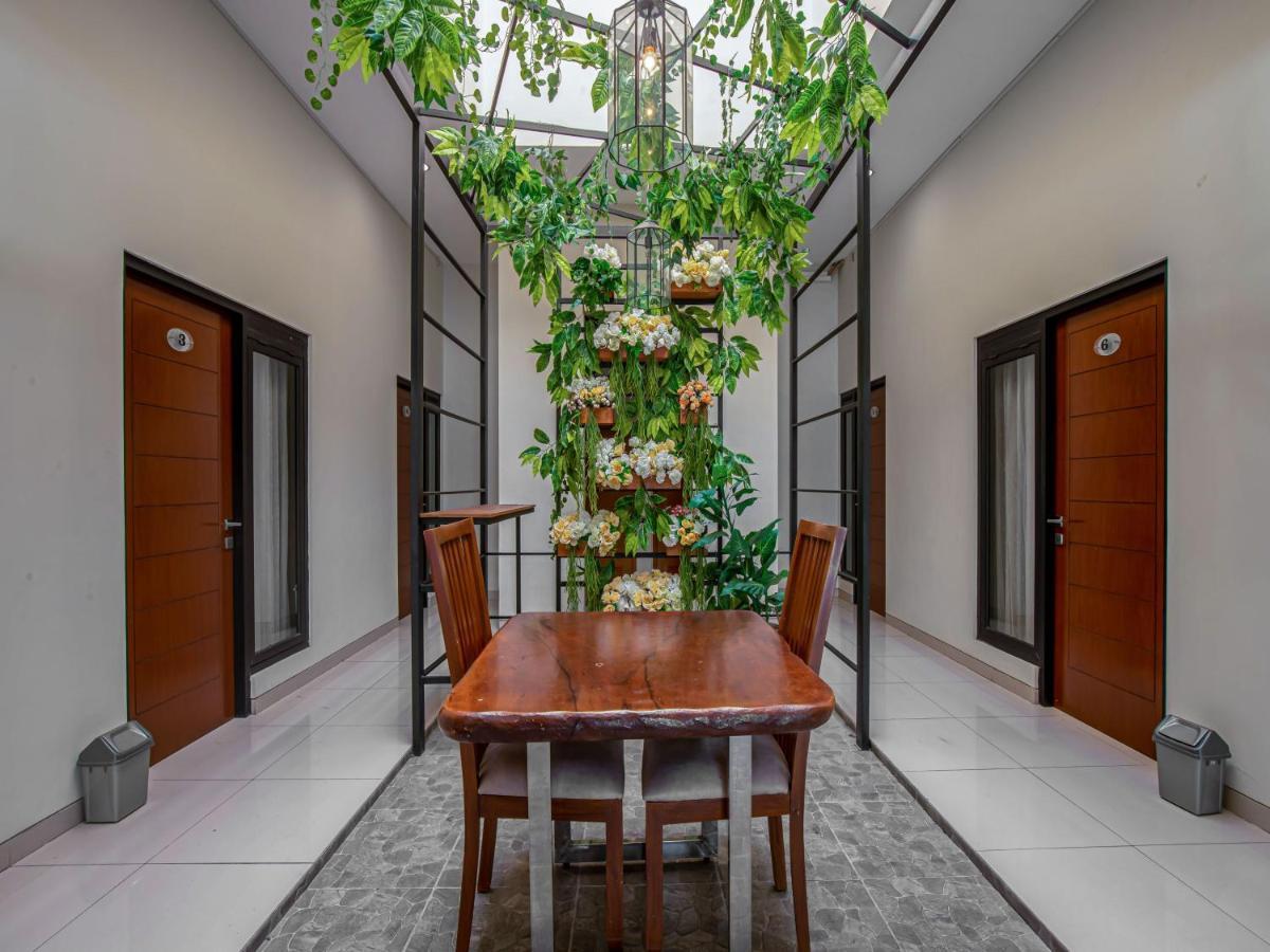 Casa Ts 16 Hotel Malang Ngoại thất bức ảnh
