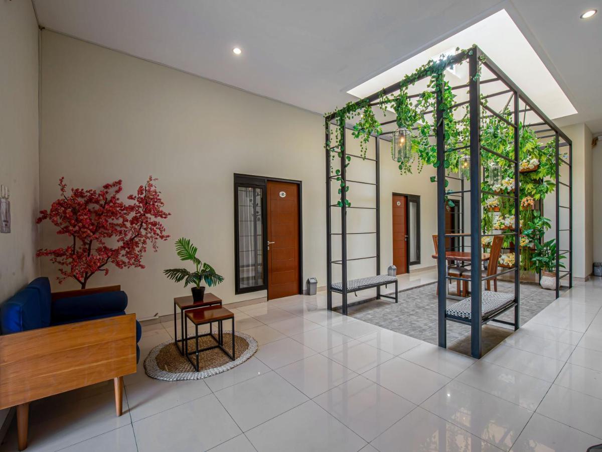 Casa Ts 16 Hotel Malang Ngoại thất bức ảnh