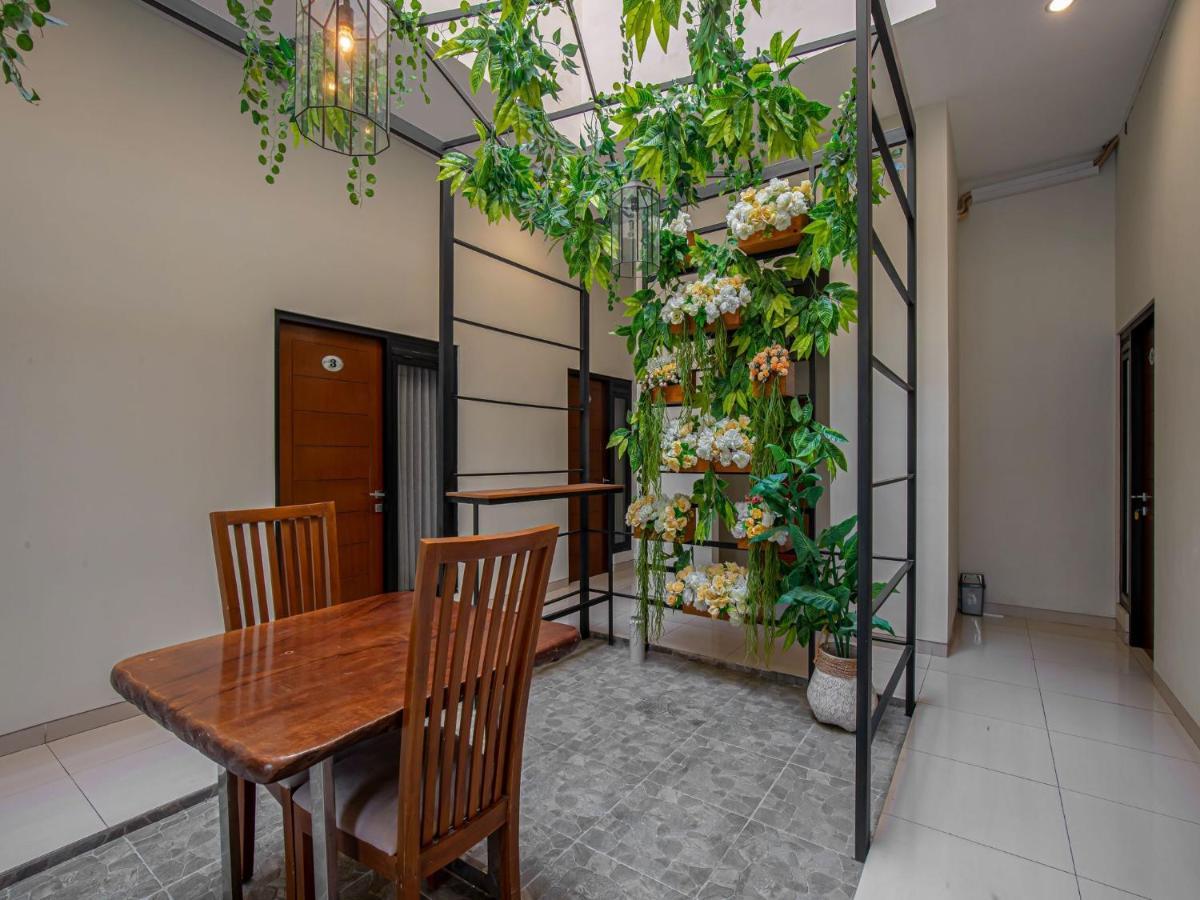Casa Ts 16 Hotel Malang Ngoại thất bức ảnh