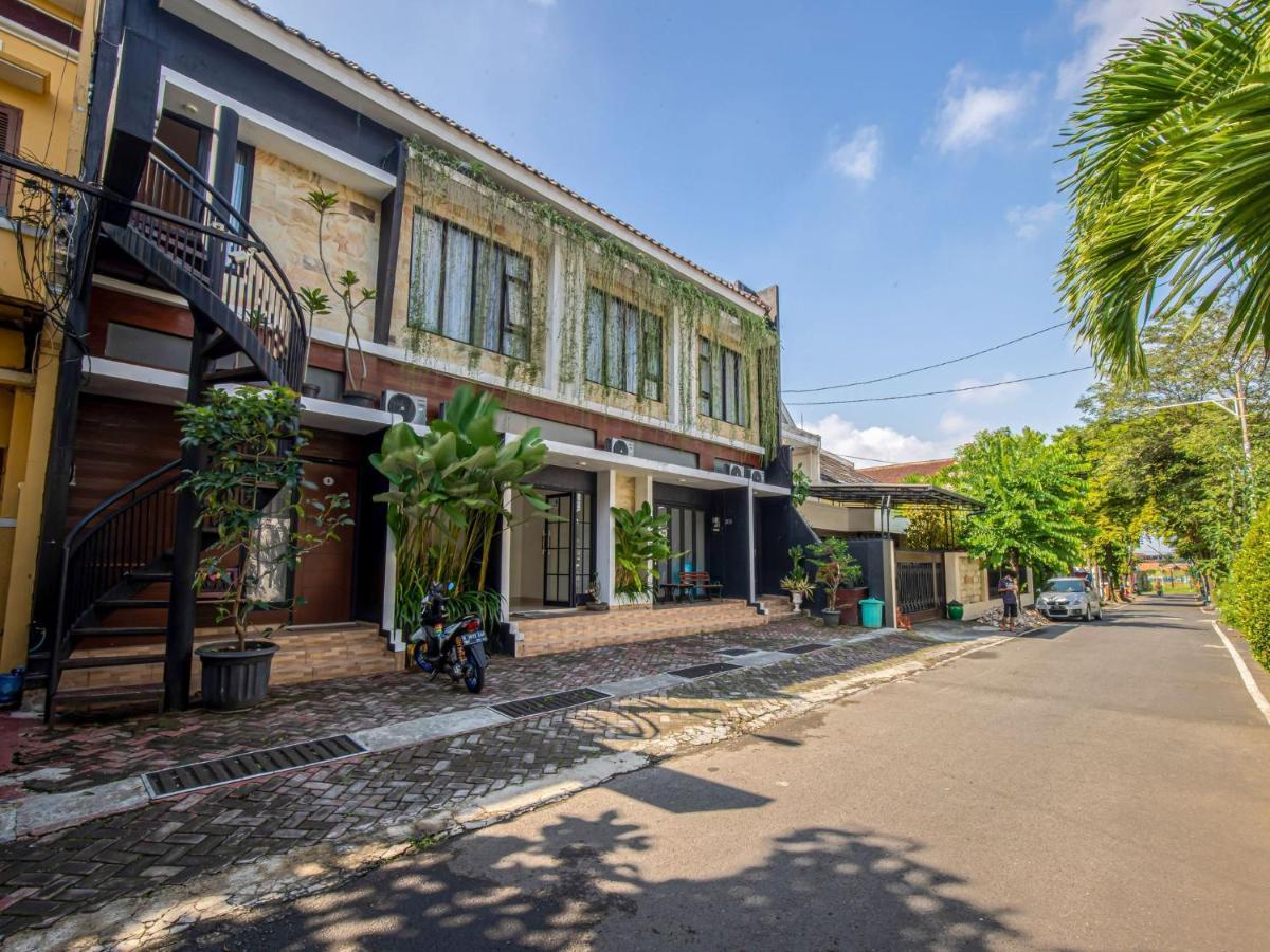 Casa Ts 16 Hotel Malang Ngoại thất bức ảnh